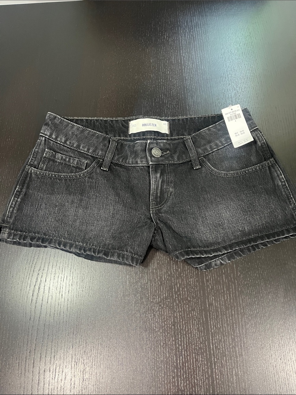Hollister NWT Washed Black Denim Low-Rise Shorts Micro Shortie - Size 4